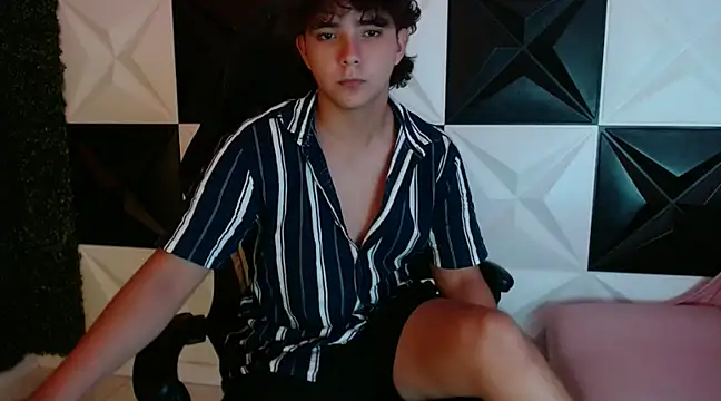 Snapshot of Dani_cumboy chatting on 02.13.25 Dani cumboy online show from 02.13.25