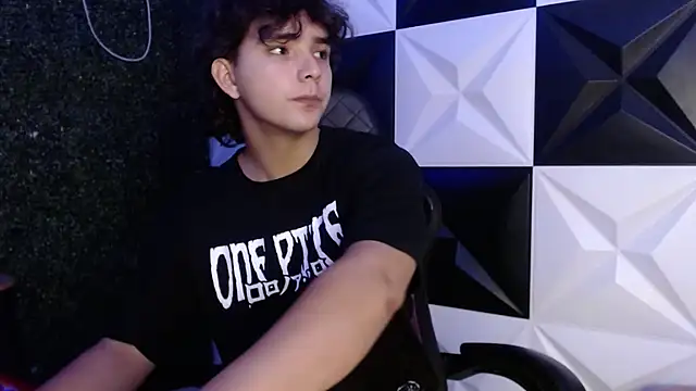 Snapshot of Dani_cumboy chatting on 03.07.25 Dani cumboy online show from 03.07.25