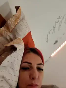 Snapshot of Evadesirex46 chatting on 12.19.24 Evadesirex46 online show from 12.19.24