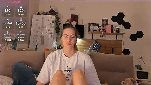 Girl alone home online show from 01.12.26