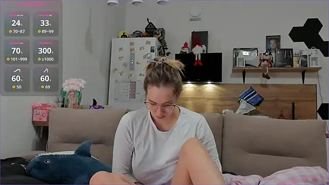 Girl alone home online show from 02.06.26