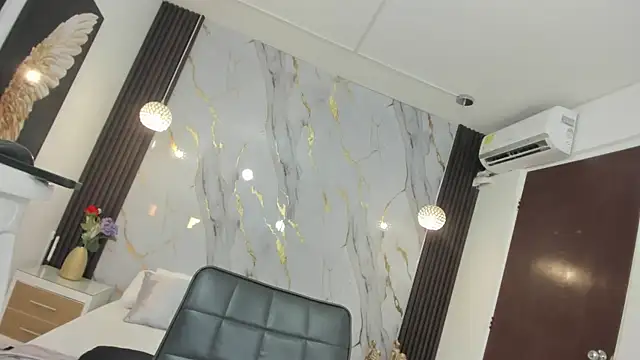 Tiff Valentine online show from 02.01.25