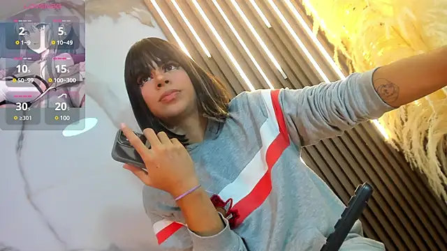 Tiff Valentine online show from 03.17.25