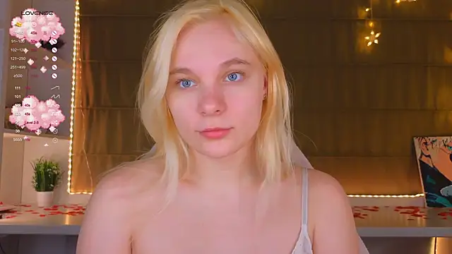 Snapshot of NaokoStifel chatting on 02.07.25 NaokoStifel online show from 02.07.25