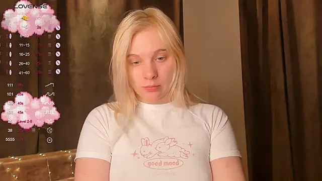 Snapshot of NaokoStifel chatting on 02.14.25 NaokoStifel online show from 02.14.25