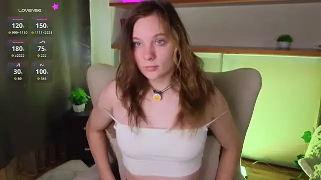 Snapshot of NaokoStifel chatting on 09.25.25 NaokoStifel online show from 09.25.25