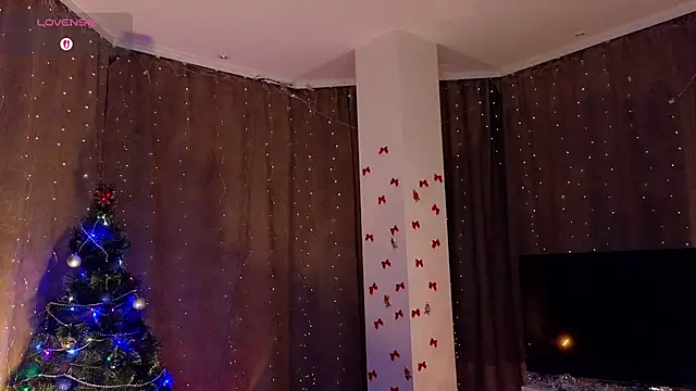 Snapshot of NaokoStifel chatting on 12.22.25 NaokoStifel online show from 12.22.25