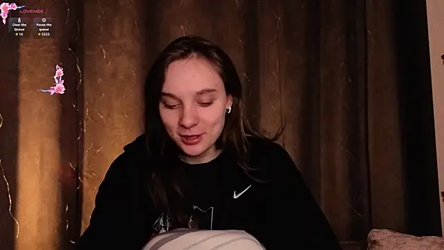 Snapshot of NaokoStifel chatting on 02.25.26 NaokoStifel online show from 02.25.26