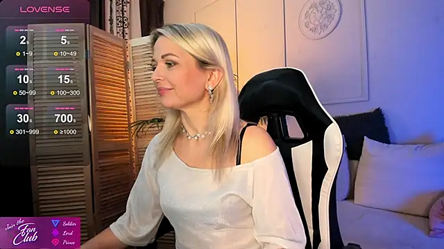 Snapshot of Gloria_Lovely chatting on 12.12.24 Gloria Lovely online show from 12.12.24