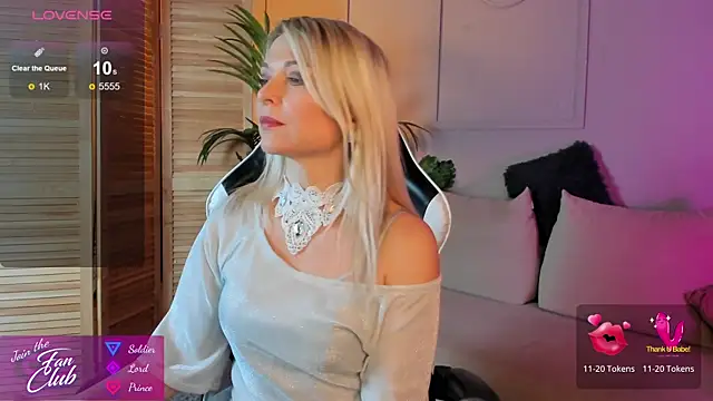 Snapshot of Gloria_Lovely chatting on 12.16.24 Gloria Lovely online show from 12.16.24