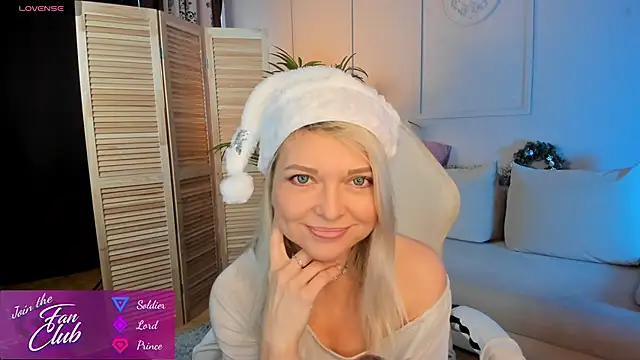 Snapshot of Gloria_Lovely chatting on 12.30.24 Gloria Lovely online show from 12.30.24