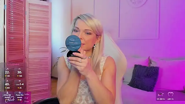 Snapshot of Gloria_Lovely chatting on 02.04.25 Gloria Lovely online show from 02.04.25