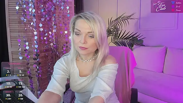 Snapshot of Gloria_Lovely chatting on 02.18.25 Gloria Lovely online show from 02.18.25