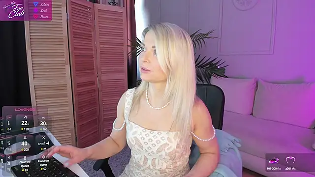 Snapshot of Gloria_Lovely chatting on 02.21.25 Gloria Lovely online show from 02.21.25