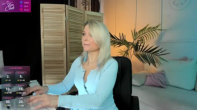 Snapshot of Gloria_Lovely chatting on 03.04.25 Gloria Lovely online show from 03.04.25