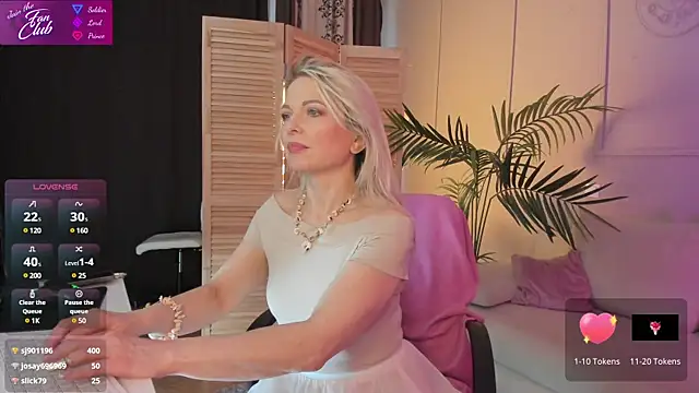 Snapshot of Gloria_Lovely chatting on 03.11.25 Gloria Lovely online show from 03.11.25