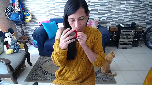 Snapshot of VioletaGomezCo chatting on 04.18.26 VioletaGomezCo online show from 04.18.26