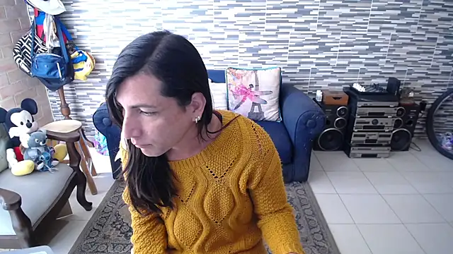 Snapshot of VioletaGomezCo chatting on 04.19.26 VioletaGomezCo online show from 04.19.26