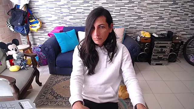Snapshot of VioletaGomezCo chatting on 04.25.26 VioletaGomezCo online show from 04.25.26