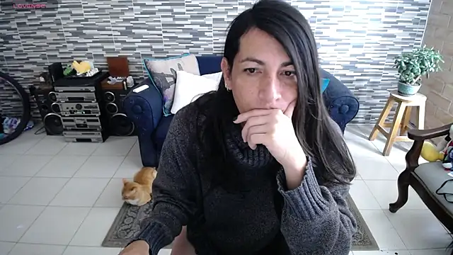 Snapshot of VioletaGomezCo chatting on 05.15.26 VioletaGomezCo online show from 05.15.26
