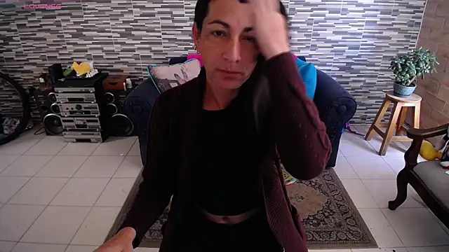 Snapshot of VioletaGomezCo chatting on 05.18.26 VioletaGomezCo online show from 05.18.26