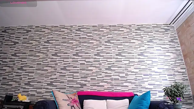 Snapshot of VioletaGomezCo chatting on 05.19.26 VioletaGomezCo online show from 05.19.26