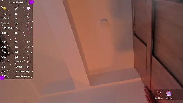 Snapshot of laura-hills18 chatting on 01.09.26 laura-hills18 online show from 01.09.26