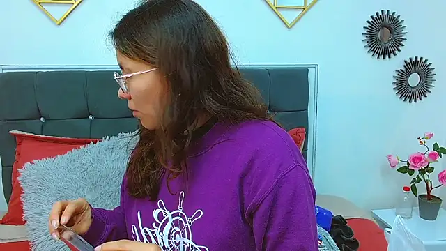 karlamorris  online show from 02.20.25