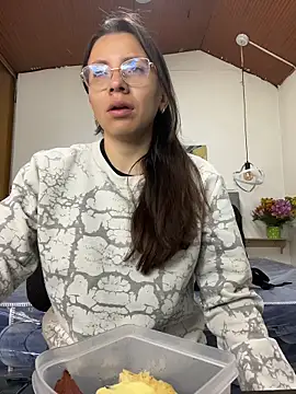 karlamorris  online show from 02.04.26