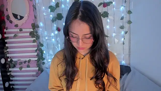 Snapshot of Sophy_SmileSweet chatting on 01.04.25 Sophy SmileSweet online show from 01.04.25