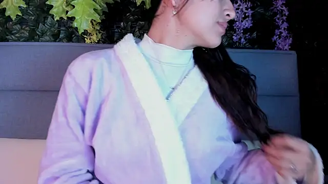 Snapshot of Sophy_SmileSweet chatting on 01.28.25 Sophy SmileSweet online show from 01.28.25