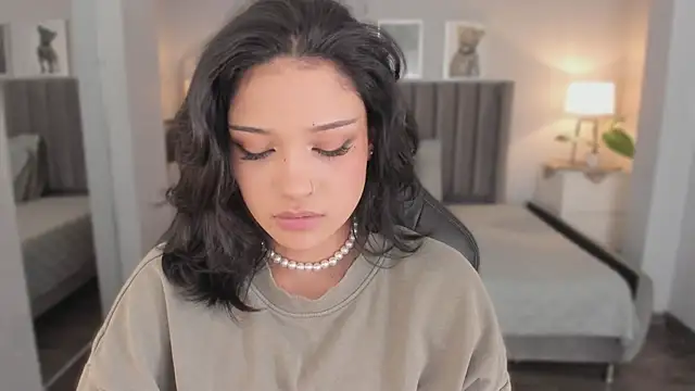 renee shelby  online show from 09.11.25