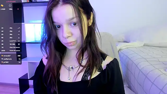 Snapshot of crystal_lilith chatting on 02.11.25 crystal lilith online show from 02.11.25