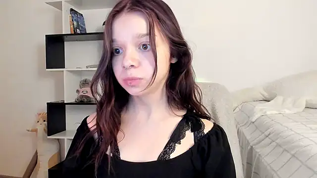 Snapshot of crystal_lilith chatting on 02.12.25 crystal lilith online show from 02.12.25