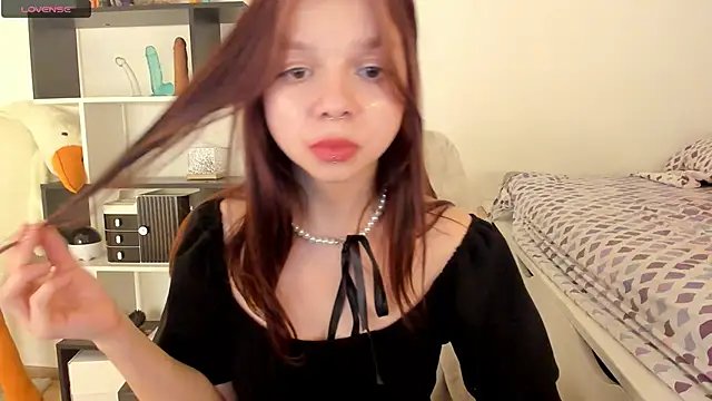 Snapshot of crystal_lilith chatting on 02.22.25 crystal lilith online show from 02.22.25