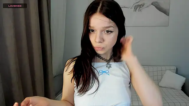 Snapshot of crystal_lilith chatting on 06.14.26 crystal lilith online show from 06.14.26