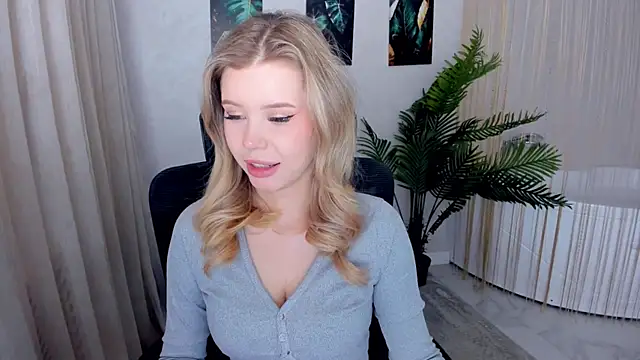 Snapshot of FollowLovee chatting on 04.22.26 FollowLovee online show from 04.22.26