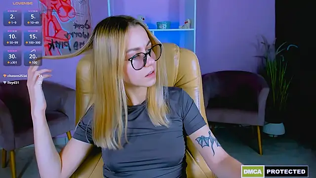 mary mooore online show from 12.08.24