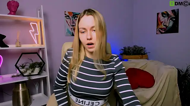 mary mooore online show from 02.04.25