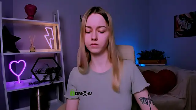 mary mooore online show from 02.08.25