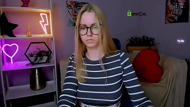 mary mooore online show from 03.21.25