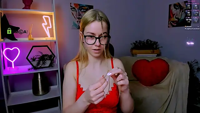 mary mooore online show from 03.22.25