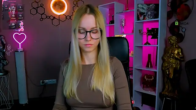 mary mooore online show from 09.23.25