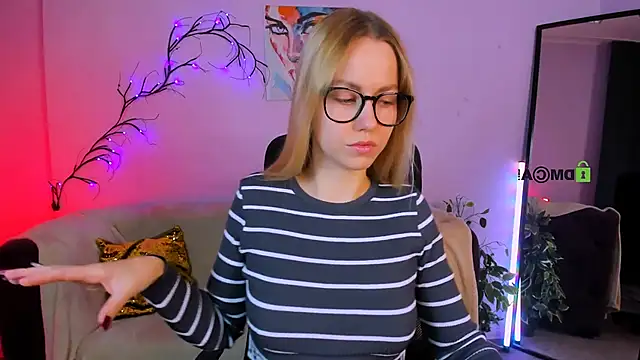 mary mooore online show from 09.24.25