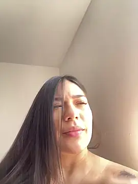 Latina vanessa online show from 10.15.25