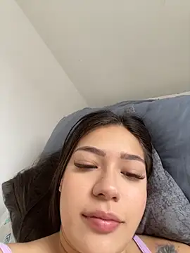 Latina vanessa online show from 11.22.25