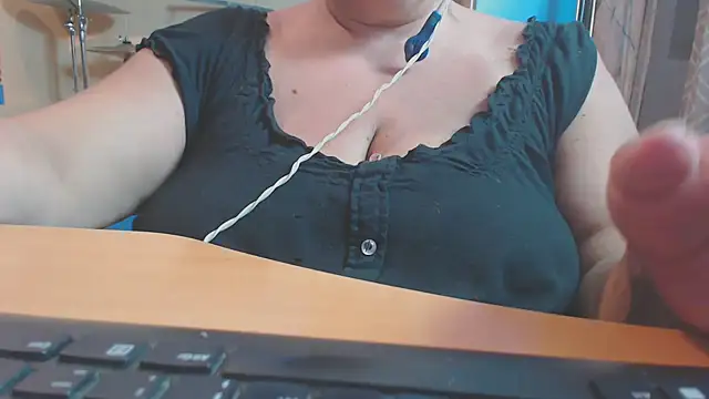 Snapshot of bbwxxx70 chatting on 09.20.25 bbwxxx70 online show from 09.20.25