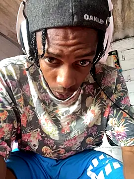 Larry-n-clouds online show from 11.28.25