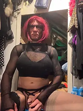 Snapshot of Xenia-Cosmo chatting on 10.19.25 Xenia-Cosmo online show from 10.19.25