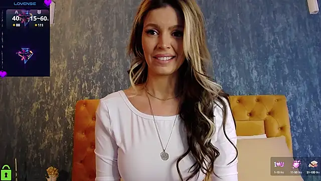 Snapshot of EvaDiamondXX chatting on 03.22.25 EvaDiamondXX online show from 03.22.25